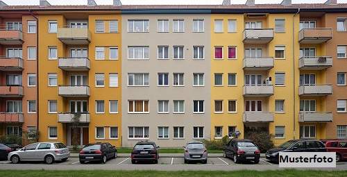 Zinshaus mit 24 Wohneinheiten, 2 Geschäftsflächen und Garage