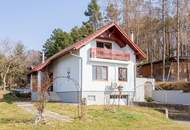 Landhaus in erhöhter Aussichtslage mit weitläufigem Grundstück im schönen Strassertal