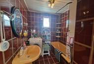 LIEBEVOLLER, KLEINER BUNGALOW IDEAL FÜR 2-3 PERSONEN MIT HERRLICHEM GARTEN SAMT ALTBAUMBESTAND IN BESTER ZENTRUMSNAHER WOHNLAGE