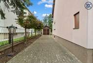 Top-gepflegtes Haus mit Garage, Nebengebäude & Traumgarten im 22. Bezirk