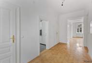 7-Zimmer Altbau mit 3m Raumhöhe - ganzes Stockwerk