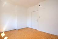 Sanierungsbedürftige 2-Zimmer-Wohnung mit Balkon