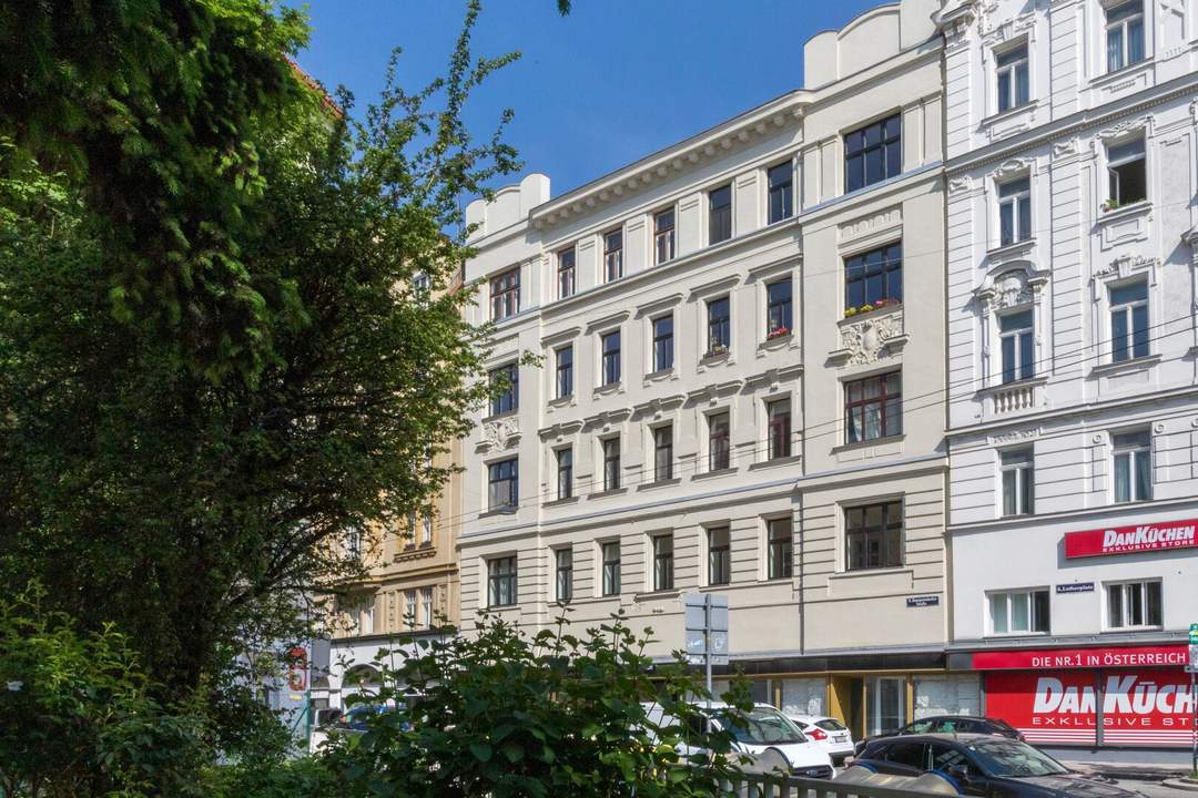 Hofseitiger 2-Zimmer-Altbau mit Balkonoption!