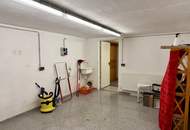 "Charmantes Einfamilienhaus mit Terrasse, Garage und zusätzlichem Grundstück"