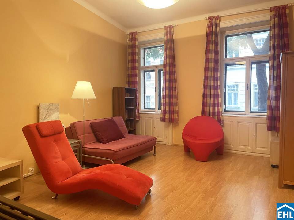 Sanierungsbedürftige Wohnung in Top-Lage in 1080 Wien