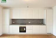 Hochwertige Erstbezugs-Wohnung mit großem Hof-Balkon und Küche nahe Schönbrunn!