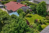 Zwei Einfamilienhäuser auf großzügigem Grundstück in sonniger Lage