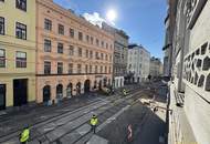 ROHDIAMANT IN TOPLAGE! U6 DIREKT. SANIERUNGSBEDÜRFTIGE 3,5 ZIMMER. FISCHGRÄTPARKETT.