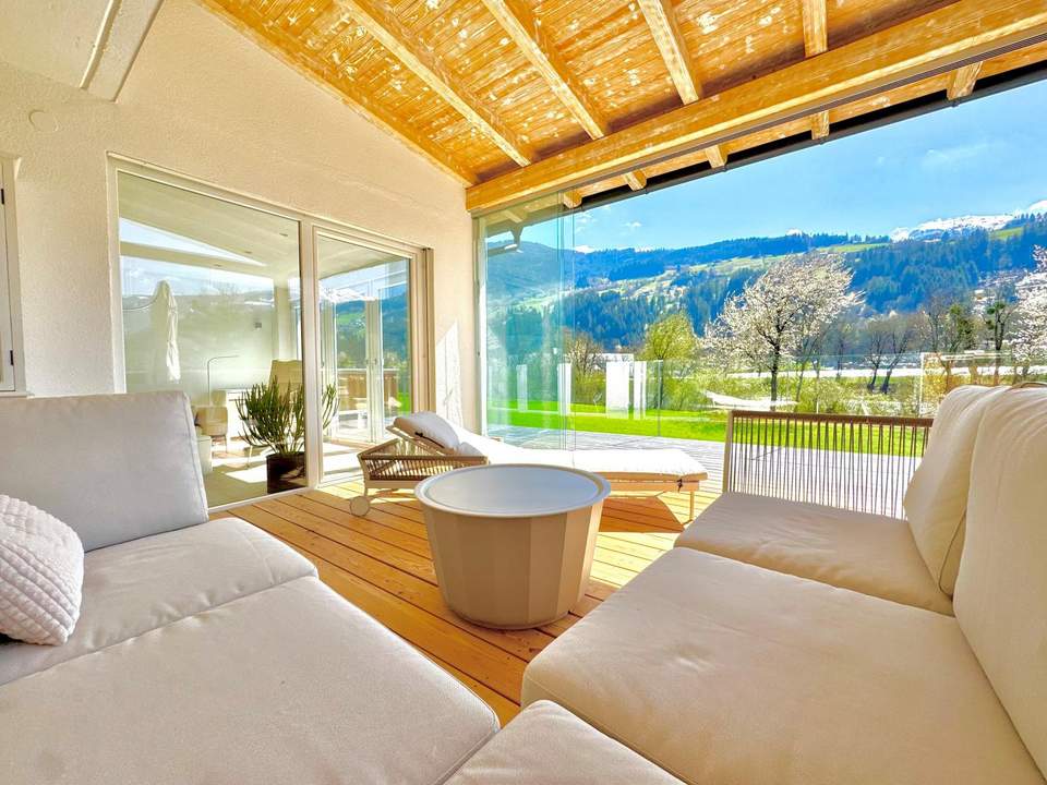 Haus mit zwei Wohnungen auf ca. 820 m² Traumgrundstück mit Berg & Flussblick