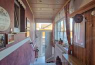 LIEBEVOLLER, KLEINER BUNGALOW IDEAL FÜR 2-3 PERSONEN MIT HERRLICHEM GARTEN SAMT ALTBAUMBESTAND IN BESTER ZENTRUMSNAHER WOHNLAGE