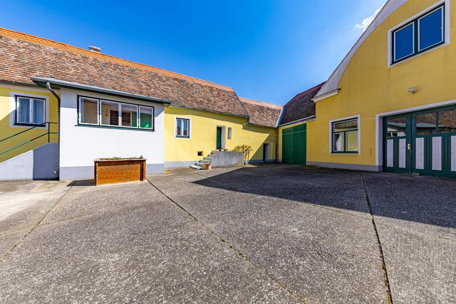 Einzigartiges Landdomizil mit Presshaus, Hallen und uneinsehbarem Innenhof in Obernalb!, Haus-kauf, 419.900,€, 2070 Hollabrunn