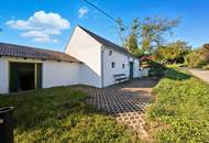 Liegenschaft mit mehreren Nebengebäuden und drei Weinkellern sowie ca. 1.271 m² Grund!