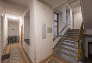 ++H7++ 2-Zimmer Altbau-Wohnung (sanierungsbedürftig), viel Potenzial!