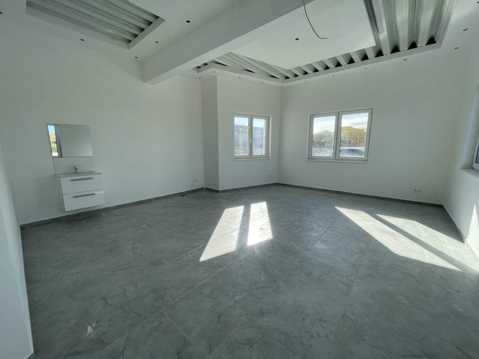 Verkaufsbüro, Friseur, Kosmetik, Nageldesign, Beratungsbüro oder ähnliche Nutzung ca. 36m²