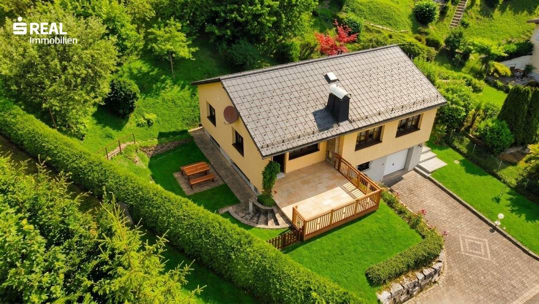 Hochwertiger, voll möblierter Bungalow mit Garten und Garage