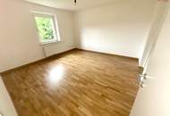 Ein Zuhause zum Verlieben: 4-Zimmer-Wohnung mit sonnigem Grünblick, lichtdurchfluteten Räumen, hochwertig saniertem Badezimmer, großzügiger Küche & viel Platz für Familien!