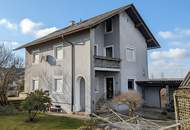 Geräumiges Stockhaus mit angebautem Laubengang und Garagentrakt