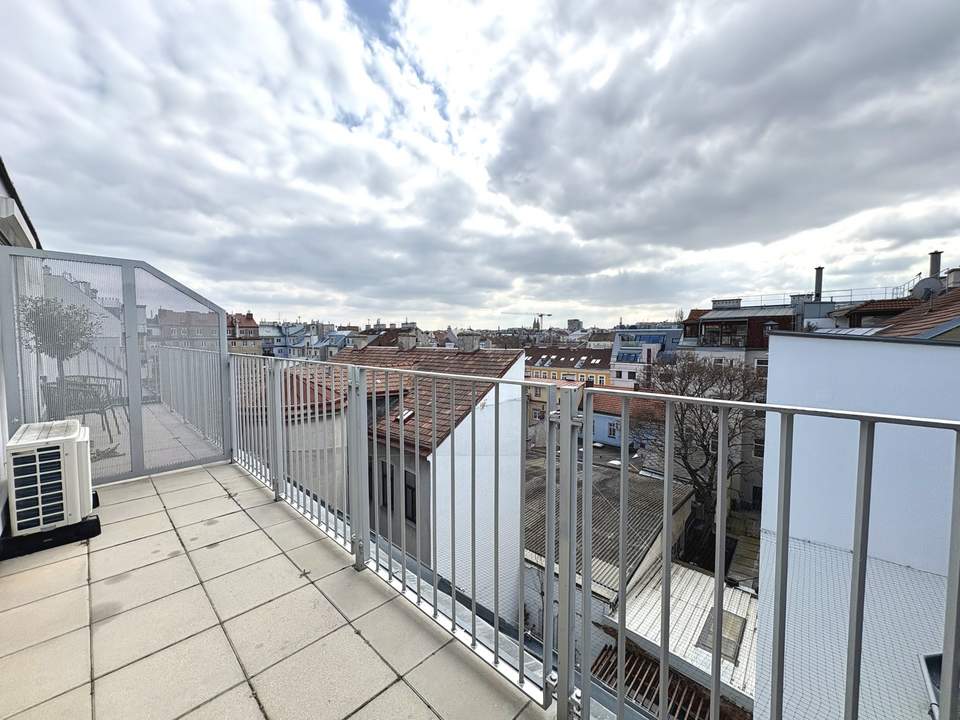 Klimatisierte 2-Zimmer-Dachgeschoss-Maisonette mit Terrasse – ruhige Lage in Hernals nahe AKH