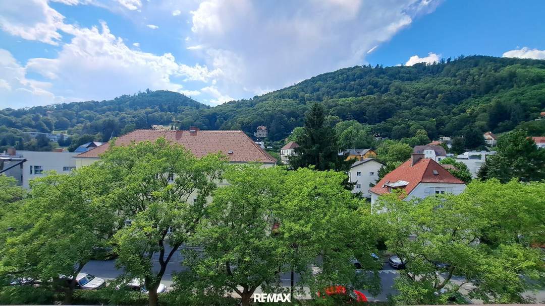 Leben in Eggenberg, Loggia mit Ausblick und freie Parkplätze!