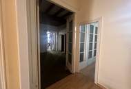 UNBEFRISTET - <> Repräsentatives 7-Zimmer Altbau-Büro mit Blick auf das Rathaus – ca. 300 m² in bester Innenstadtlage