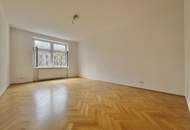 Hofruhelage: Altbauwohnung mit Grünblick!