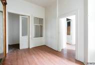 Große Familienwohnung // 6 Zimmer // Balkon möglich // Sanierungsbedürftig