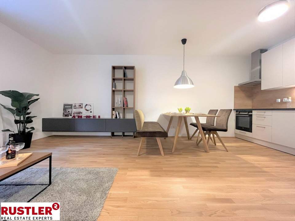 Wohnen mit Stil: Exklusive 1-Zimmerwohnung mit Balkon im Schlosspark