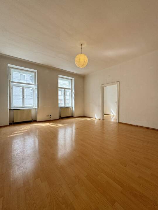 Sanierungsbedürftige 3-Zimmer-Wohnung mit Balkon in 1080 Wien zu kaufen!