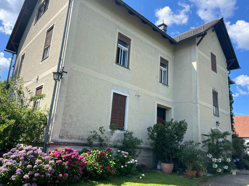 Doppelhaushälfte in herrschaftlichem Haus