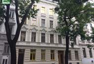 GÜNSTIGES PAKET MIT 2 WOHNUNGEN FÜR ANLEGER UND EIGENNUTZER! RENOVIERUNGSBEDÜRFTIG. EINE WOHNUNG LEERSTEHEND. EINE WOHNUNG UNBEFRISTET VERMIETET!