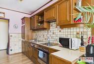 Auvorstadt: Helle 3-Zimmer-Wohnung mit Loggia, Schwedenofen &amp; Parkplatz!