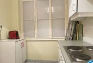 Sanierungsbedürftige Wohnung in Top-Lage in 1080 Wien