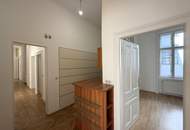 Großzügige 5-Zimmer-Altbauwohnung mit Balkon // Spacious 5-Room Period Apartment with Balcony //
