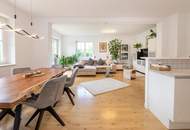 Zwei Einfamilienhäuser auf großzügigem Grundstück in sonniger Lage