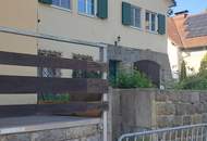 Vermiete Liegenschaft teilbar 1) Haus 157m² 2)Geschäftslokal (Praxis Gastro?, Kaffee? ect) 220m² 3)Lager derzeit mit Hochregalen 250m² 4)Lager- Geschäfts- oder Bürofläche 1.OG 234m² 5)Doppelgarage (vermietet)LKW-tauglich 49,40m² 6)Außenflächen und Parkplätze (Provisionsfrei)