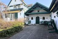 Eine Villa mit Wohnkultur, parkähnlichem Garten und Pool // A Villa of Distinction with Park-Like Garden and Pool //