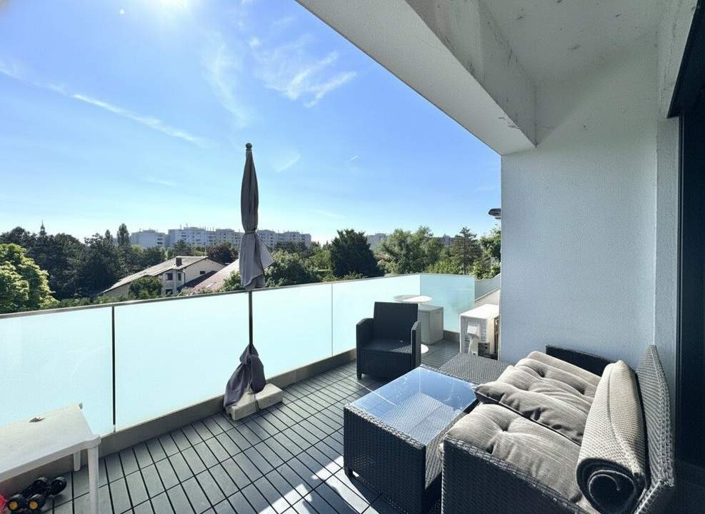 Hochwertiges Dachgeschoss mit Blick ins Grüne - befristet vermietet bis 04/2028