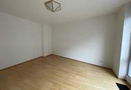 2-Zimmer-Wohnung mit Gemeinschaftsdachterrasse mit Blick auf den Karlsplatz!