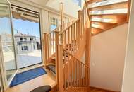 Helle Dachgeschosswohnung mit 3 Schlafzimmern, Kamin & Dachterrasse