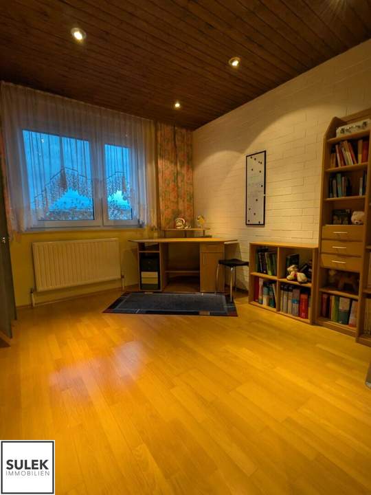 Breitenfurterstraße 222: perfekt aufgeteilte Wohnung im 3. Stock OHNE Lift (mit Balkon und Weitblick)