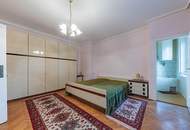 Stadthaus direkt am Hollabrunner Hauptplatz mit 2 Garagen - ideal zum Wohnen &amp; für gewerbliche Nutzungen!