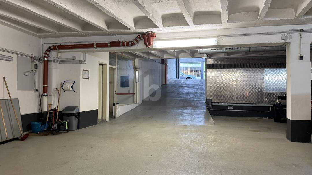 NÄHE HAUPTBAHNHOF - GARAGE MIT 13 EINZELPLÄTZEN U. WASCHPLATZ