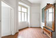 Große Familienwohnung // 6 Zimmer // Balkon möglich // Sanierungsbedürftig