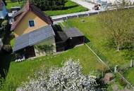 Sanierungsbedürftiges Einfamilienhaus mit Werkstatt und Carport