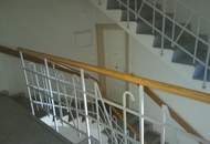 Postgebäude mit Geschäfts- Büro- und Wohnflächen