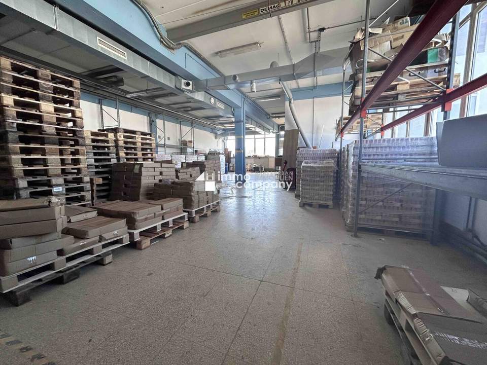 Attraktives (Gewerbe-)Lager mit Lastenlift, Büro und Parkplätze