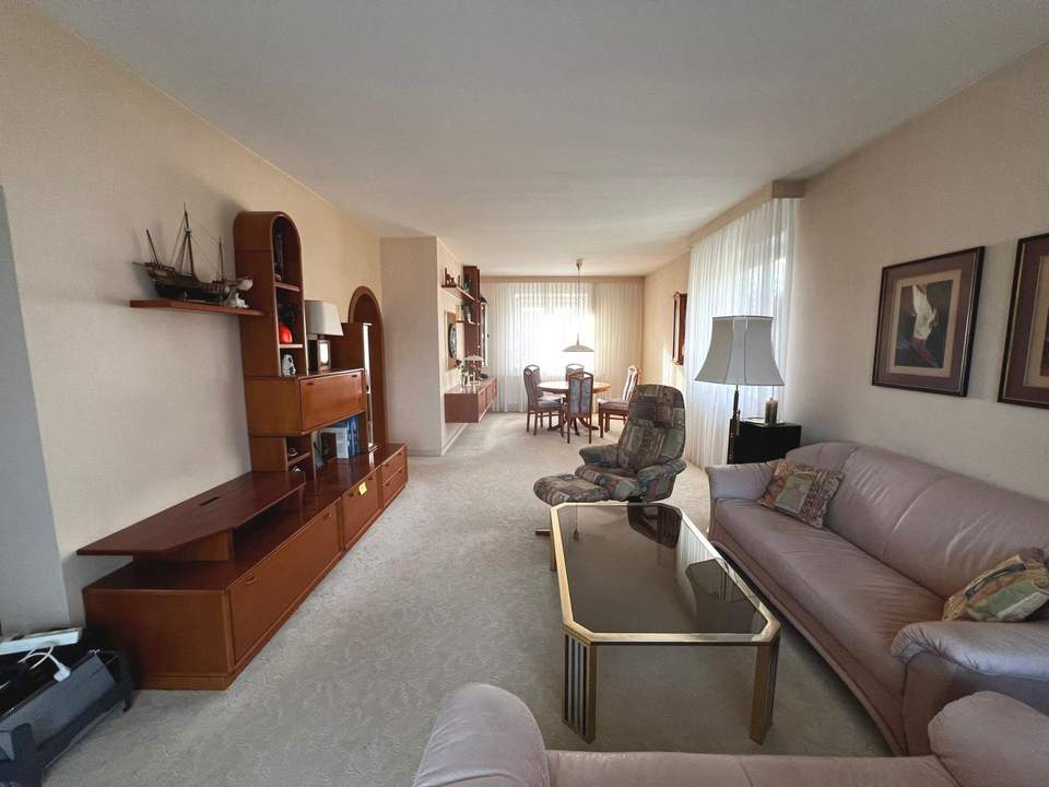 RUHIGE 4-ZIMMERWOHNUNG MIT LOGGIA