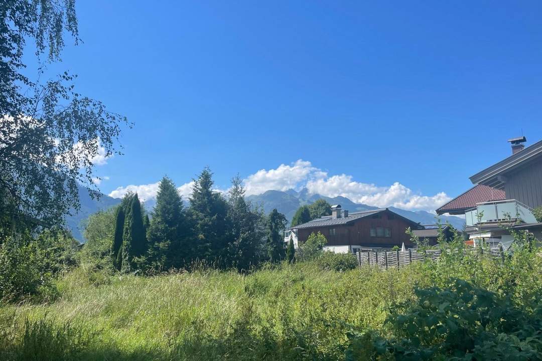Sonniges Baugrundstück mit herrlichem Bergblick in Zell am See