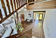 GROßZÜGIGES ZWEIFAMILIENHAUS MIT 1.548 m² TRAUMGARTEN IN ZENTRALER GRÜNLAGE