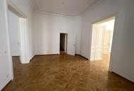 UNBEFRISTET - Repräsentative 9-Zimmer Altbauwohnung mit Balkon und Blick auf das Rathaus – ca. 293 m² in bester Innenstadtlage - auch ideal als Büronutzung